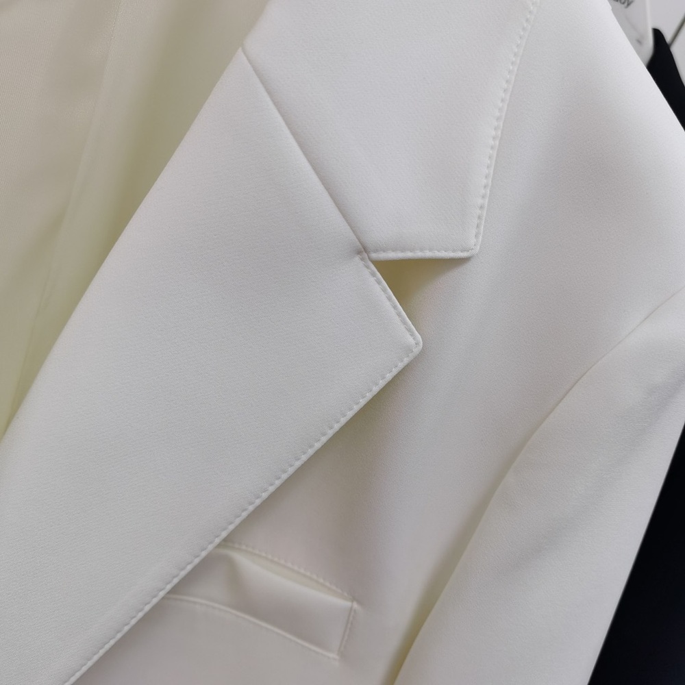 suit - Picture 5 of 6